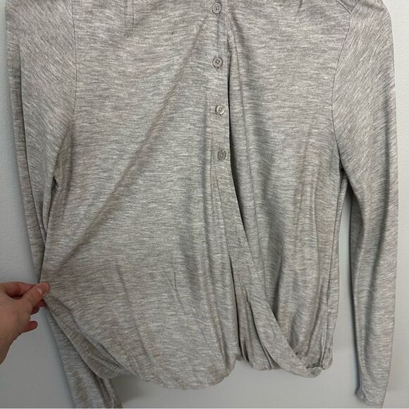 Banana Republic Grey Wrap Front Button-Down Blouse Size Small Minimalist Basic - Picture 3 of 13